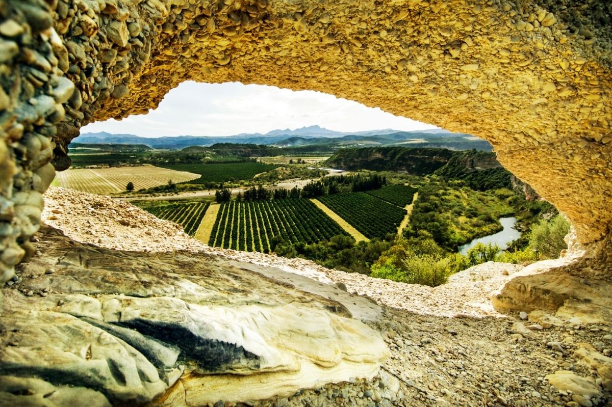 hex-river-valley-cave-view